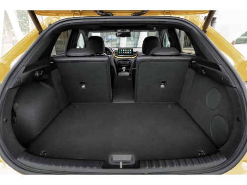 Характеристики автомобиля Kia Xceed 1.5 T-GDI AMT Prestige (11.2021 - 12.2022): фото, вместимость, скорость, двигатель, топливо, масса, отзывы
