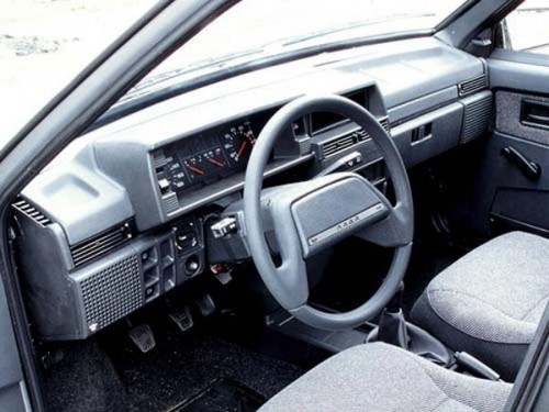 Характеристики автомобиля Лада 21099 1.5 MT 21099-00 Стандарт (12.1990 - 06.2004): фото, вместимость, скорость, двигатель, топливо, масса, отзывы