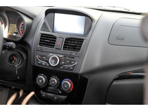 Характеристики автомобиля Лада Калина 1.6 AT Люкс (02.2015 - 05.2015): фото, вместимость, скорость, двигатель, топливо, масса, отзывы