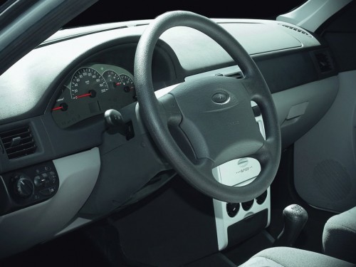 Характеристики автомобиля Лада Приора 1.6 MT Люкс 21703-23-043 (03.2012 - 01.2013): фото, вместимость, скорость, двигатель, топливо, масса, отзывы