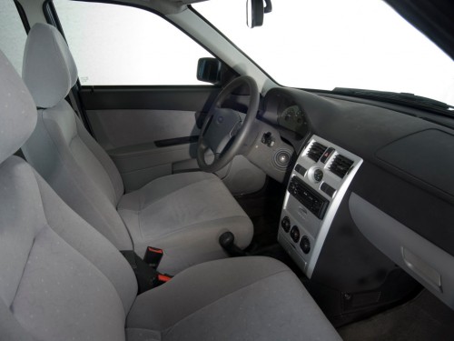 Характеристики автомобиля Лада Приора 1.6 MT Люкс 21703-23-041 (03.2012 - 01.2013): фото, вместимость, скорость, двигатель, топливо, масса, отзывы