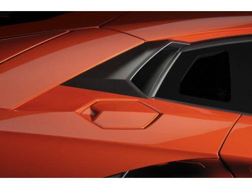 Характеристики автомобиля Lamborghini Aventador 6.5 AMT LP700-4 Coupe (02.2011 - 01.2017): фото, вместимость, скорость, двигатель, топливо, масса, отзывы