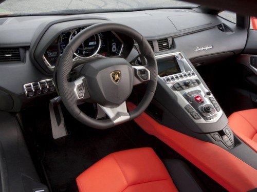 Характеристики автомобиля Lamborghini Aventador 6.5 AMT LP700-4 Coupe (02.2011 - 01.2017): фото, вместимость, скорость, двигатель, топливо, масса, отзывы