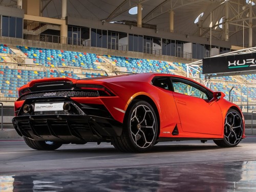 Характеристики автомобиля Lamborghini Huracan 5.2 AMT Evo (01.2019 - н.в.): фото, вместимость, скорость, двигатель, топливо, масса, отзывы