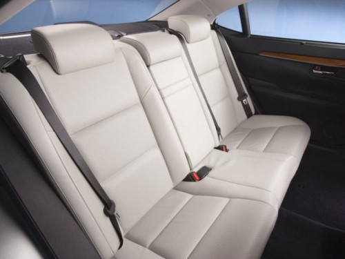 Характеристики автомобиля Lexus ES250 2.5 AT 2WD Premium 2 (08.2012 - 09.2015): фото, вместимость, скорость, двигатель, топливо, масса, отзывы