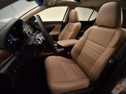 Характеристики автомобиля Lexus GS200t 2.0t AT (10.2015 - 08.2017): фото, вместимость, скорость, двигатель, топливо, масса, отзывы