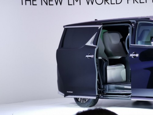 Характеристики автомобиля Lexus LM300h 2.5h CVT Elegant (01.2020 - н.в.): фото, вместимость, скорость, двигатель, топливо, масса, отзывы