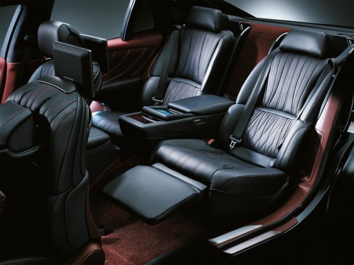 Характеристики автомобиля Lexus LS500h 500h Executive (10.2019 - 11.2020): фото, вместимость, скорость, двигатель, топливо, масса, отзывы