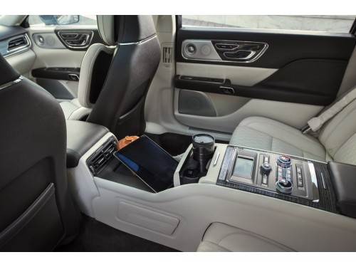 Характеристики автомобиля Lincoln Continental 2.7 AT AWD Reserve (09.2019 - 10.2020): фото, вместимость, скорость, двигатель, топливо, масса, отзывы