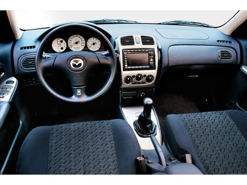 Характеристики автомобиля Mazda 323F 1.3i MT Comfort (07.2002 - 09.2003): фото, вместимость, скорость, двигатель, топливо, масса, отзывы