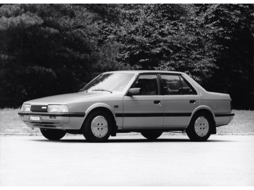 Характеристики автомобиля Mazda 626 2.0i MT GLX (05.1985 - 03.1987): фото, вместимость, скорость, двигатель, топливо, масса, отзывы