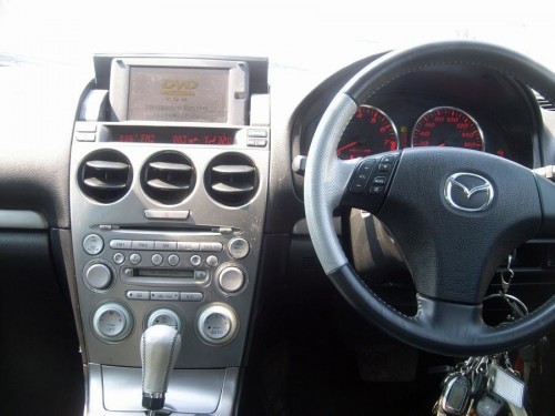 Характеристики автомобиля Mazda Atenza 2.3 23C (06.2002 - 05.2005): фото, вместимость, скорость, двигатель, топливо, масса, отзывы