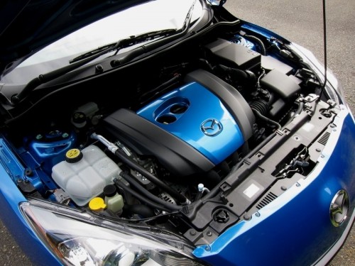 Характеристики автомобиля Mazda Axela 2.0 20S SKYACTIV (09.2011 - 10.2013): фото, вместимость, скорость, двигатель, топливо, масса, отзывы