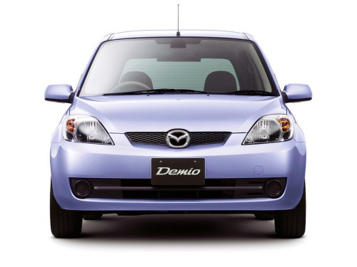Характеристики автомобиля Mazda Demio 1.3 casual white canvas top (04.2005 - 06.2007): фото, вместимость, скорость, двигатель, топливо, масса, отзывы