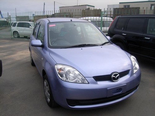 Характеристики автомобиля Mazda Demio 1.3 casual aero active (04.2005 - 06.2007): фото, вместимость, скорость, двигатель, топливо, масса, отзывы
