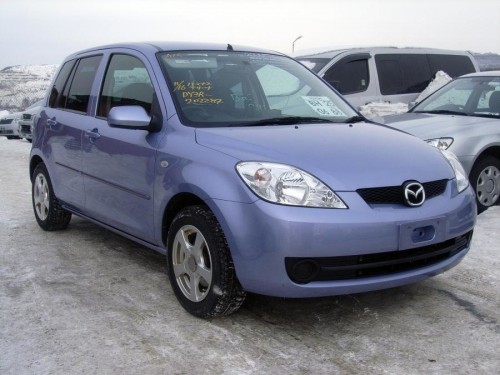 Характеристики автомобиля Mazda Demio 1.3 casual aero active (04.2005 - 06.2007): фото, вместимость, скорость, двигатель, топливо, масса, отзывы
