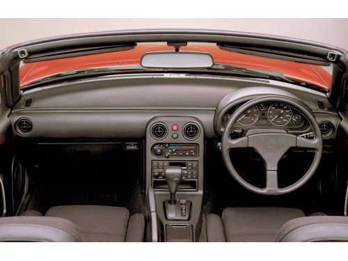 Характеристики автомобиля Mazda Eunos Roadster 1.6 (03.1990 - 06.1991): фото, вместимость, скорость, двигатель, топливо, масса, отзывы