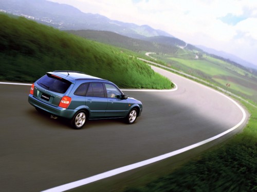 Характеристики автомобиля Mazda Familia S-Wagon 1.5 RS (12.2001 - 08.2002): фото, вместимость, скорость, двигатель, топливо, масса, отзывы