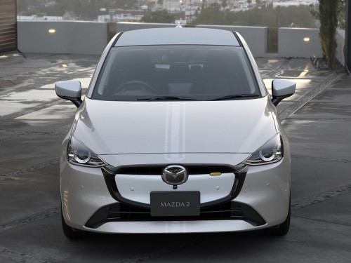 Характеристики автомобиля Mazda Mazda2 1.5 15BD (03.2023 - 11.2023): фото, вместимость, скорость, двигатель, топливо, масса, отзывы