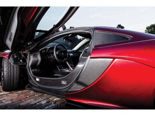 Характеристики автомобиля McLaren P1 3.8 AMT LM (01.2016 - 12.2017): фото, вместимость, скорость, двигатель, топливо, масса, отзывы
