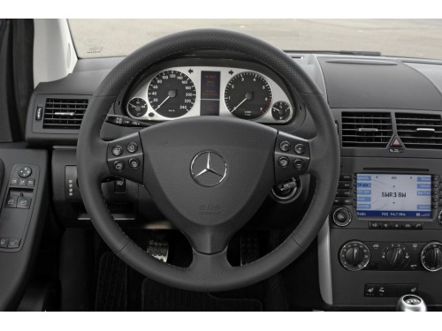 Характеристики автомобиля Mercedes-Benz A-Class A 150 MT Elegance (11.2004 - 05.2008): фото, вместимость, скорость, двигатель, топливо, масса, отзывы