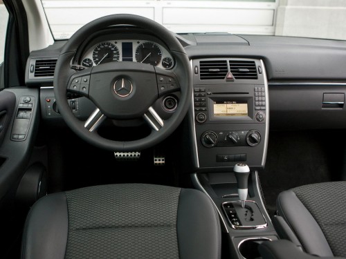 Характеристики автомобиля Mercedes-Benz B-Class B 150 BlueEFFICIENCY MT (03.2008 - 03.2009): фото, вместимость, скорость, двигатель, топливо, масса, отзывы