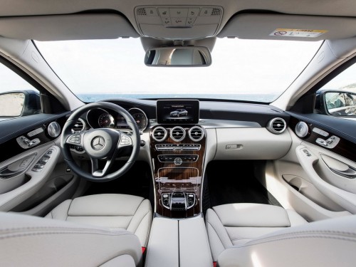 Характеристики автомобиля Mercedes-Benz C-Class C 180 AT AMG Line (02.2014 - 09.2016): фото, вместимость, скорость, двигатель, топливо, масса, отзывы