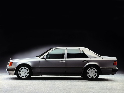 Характеристики автомобиля Mercedes-Benz E-Class 280 E MT Base (09.1992 - 07.1993): фото, вместимость, скорость, двигатель, топливо, масса, отзывы