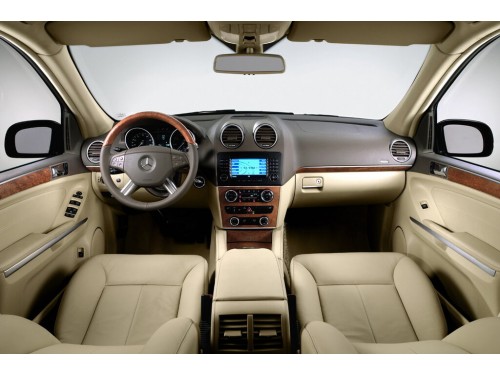 Характеристики автомобиля Mercedes-Benz GL-Class GL 450 4MATIC (06.2009 - 09.2012): фото, вместимость, скорость, двигатель, топливо, масса, отзывы