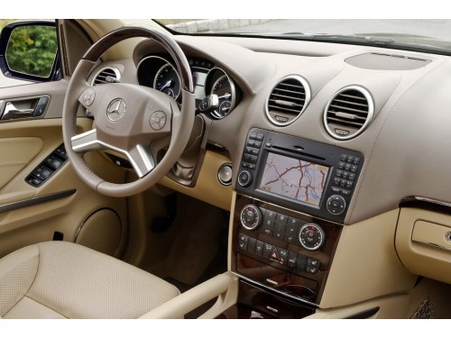 Характеристики автомобиля Mercedes-Benz GL-Class GL 450 4MATIC (06.2009 - 09.2012): фото, вместимость, скорость, двигатель, топливо, масса, отзывы