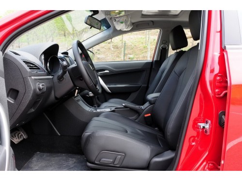Характеристики автомобиля MG 5 1.5 MT Fashion (03.2012 - 09.2015): фото, вместимость, скорость, двигатель, топливо, масса, отзывы