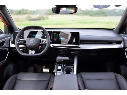 Характеристики автомобиля MG One 1.5T CVT b-Quality Life Series Meets the 1128 (03.2022 - н.в.): фото, вместимость, скорость, двигатель, топливо, масса, отзывы