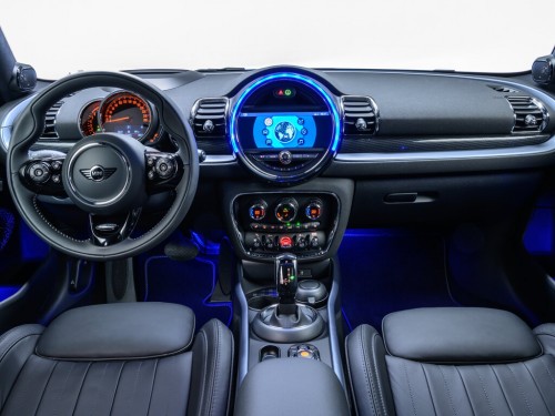 Характеристики автомобиля MINI Clubman 2.0 AT ALL4 Cooper SD (04.2019 - 10.2020): фото, вместимость, скорость, двигатель, топливо, масса, отзывы