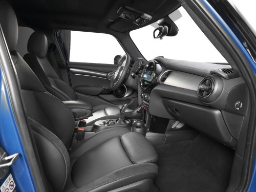 Характеристики автомобиля MINI Hatch 2.0 SAT Cooper S 5dr. (03.2021 - н.в.): фото, вместимость, скорость, двигатель, топливо, масса, отзывы