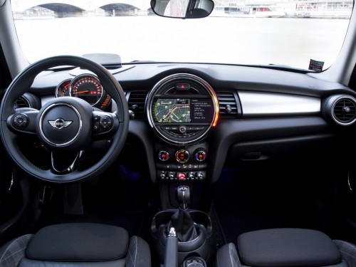 Характеристики автомобиля MINI Hatch 1.5 MT Cooper D 5dr. (01.2014 - 01.2018): фото, вместимость, скорость, двигатель, топливо, масса, отзывы