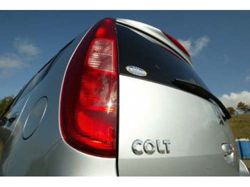Характеристики автомобиля Mitsubishi Colt 1.3 bloom edition (05.2004 - 09.2004): фото, вместимость, скорость, двигатель, топливо, масса, отзывы