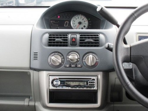 Характеристики автомобиля Mitsubishi eK Active 660 special color edition VT (05.2004 - 11.2004): фото, вместимость, скорость, двигатель, топливо, масса, отзывы