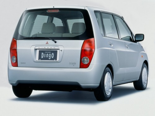 Характеристики автомобиля Mitsubishi Mirage Dingo 1.5 B Style (02.2000 - 01.2001): фото, вместимость, скорость, двигатель, топливо, масса, отзывы