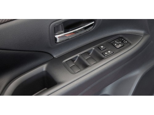 Характеристики автомобиля Mitsubishi Outlander 2.0 CVT 4WD Instyle (01.2016 - 12.2016): фото, вместимость, скорость, двигатель, топливо, масса, отзывы
