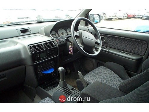 Характеристики автомобиля Mitsubishi RVR 1.8 Sports gear (09.1994 - 04.1995): фото, вместимость, скорость, двигатель, топливо, масса, отзывы