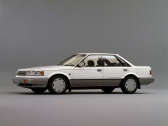 Nissan Bluebird Maxima 2.0 Le grand (01.1986 - 12.1986)