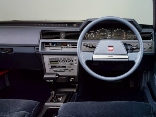 Характеристики автомобиля Nissan Bluebird Maxima 2.0 XR (01.1986 - 12.1986): фото, вместимость, скорость, двигатель, топливо, масса, отзывы