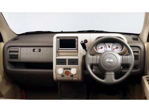 Характеристики автомобиля Nissan Cube Cubic 1.5 15M (01.2007 - 11.2008): фото, вместимость, скорость, двигатель, топливо, масса, отзывы