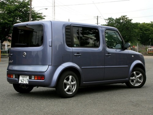 Характеристики автомобиля Nissan Cube Cubic 1.4 Rider (09.2003 - 03.2004): фото, вместимость, скорость, двигатель, топливо, масса, отзывы