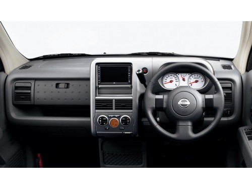 Характеристики автомобиля Nissan Cube Cubic 1.4 Rider (09.2003 - 03.2004): фото, вместимость, скорость, двигатель, топливо, масса, отзывы