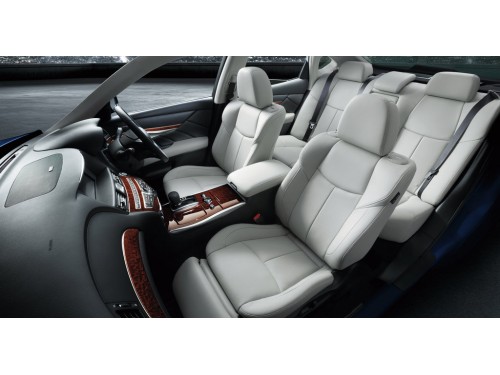 Характеристики автомобиля Nissan Fuga 2.5 250GT A Package (02.2015 - 11.2015): фото, вместимость, скорость, двигатель, топливо, масса, отзывы