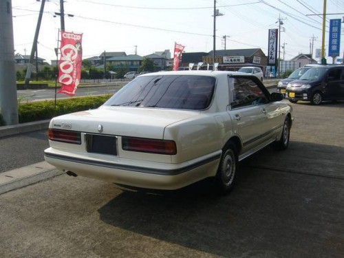 Характеристики автомобиля Nissan Gloria Cima 3.0 Type I (08.1989 - 01.1991): фото, вместимость, скорость, двигатель, топливо, масса, отзывы