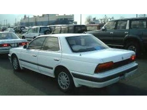 Характеристики автомобиля Nissan Laurel 2.0 medalist selection L (01.1991 - 12.1992): фото, вместимость, скорость, двигатель, топливо, масса, отзывы