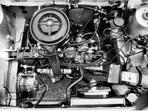 Характеристики автомобиля Nissan Micra 1.0 AT DX (12.1982 - 07.1992): фото, вместимость, скорость, двигатель, топливо, масса, отзывы