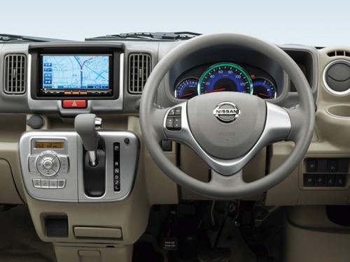 Характеристики автомобиля Nissan NV100 Clipper Rio 660 E (03.2015 - 05.2019): фото, вместимость, скорость, двигатель, топливо, масса, отзывы